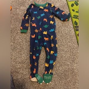 **SOLD** ❄️5 for $10!❄️2T Carter’s Fleece Animal Footy Pajamas